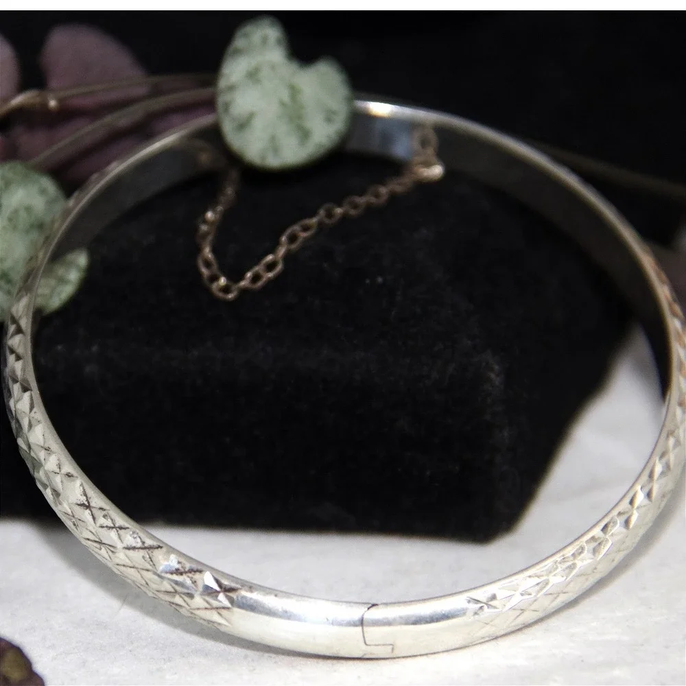Vintage Sterling Silver 925 Diamond Cut Engraved Hinged Bangle Bracelet 7.5